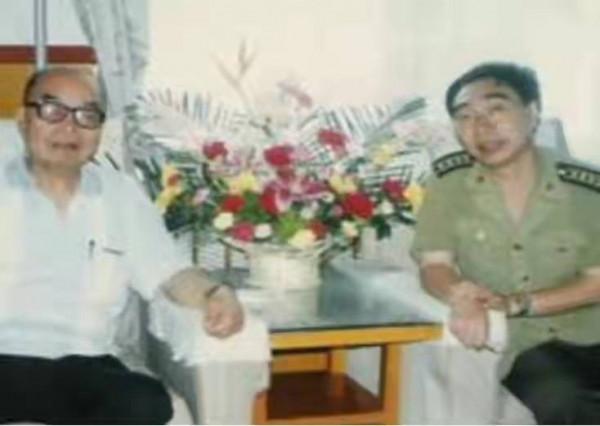 開國少將回鄉探親，放牛老漢好心搭載，聊到一半忽然被喊&OpenCurlyDoubleQuote;父親&rdquo;