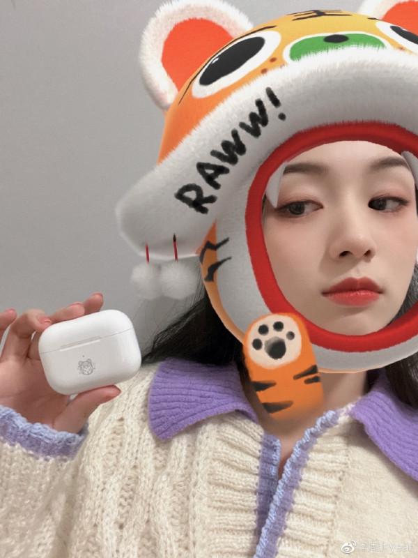 元氣開年裝：魯照華的陽光紅，周也的小腦斧，吳佳怡的仙女服