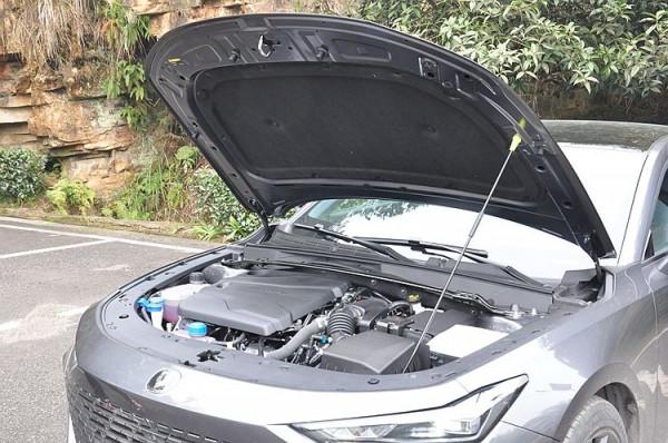 試駕即將上市的長安UNI-V：個性十足 效能更佳