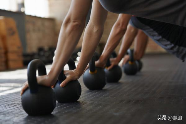 《中國人身體活動指南》權威釋出：為健康而跑的運動量多少合適？