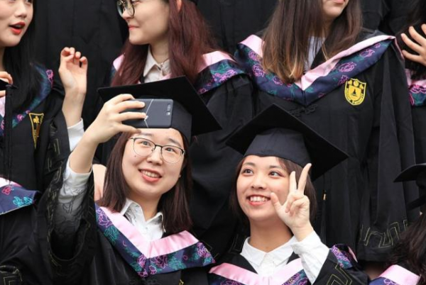 新型“啃老族”出現,父母還被“矇在鼓裡”,反而覺得孩子很上進 新型“啃老族”出現,父母還被“矇在鼓裡”,反而覺得孩子很上進