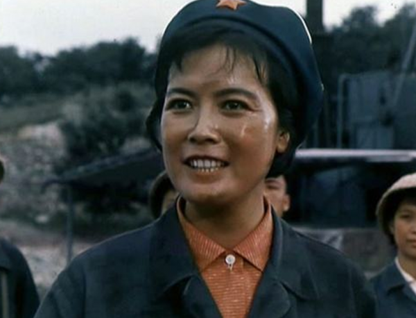 楊雅琴：拍《苦菜花》成名，期待真愛卻被愛所傷，過早離世惹人憐