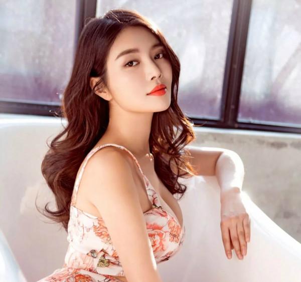 王晶力捧她3年，合作劉德華、甄子丹也不火，沈騰帶她輕鬆賺了3億