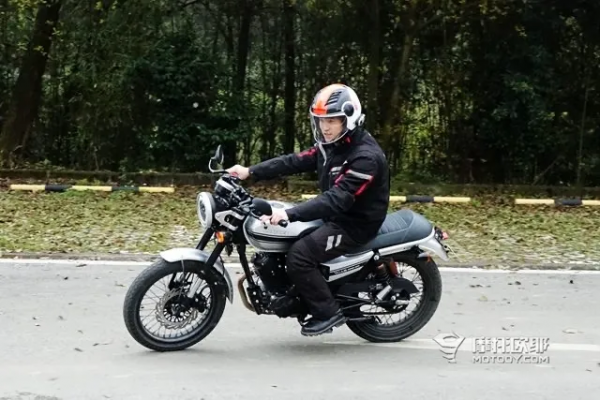 試駕報告：宗申WEEK8，萬元內配備靈魂啟動杆的輕派復古車