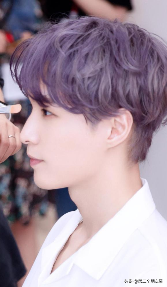 張藝興到底有多帥？看到他亞麻灰的新發色，瞬間圈粉