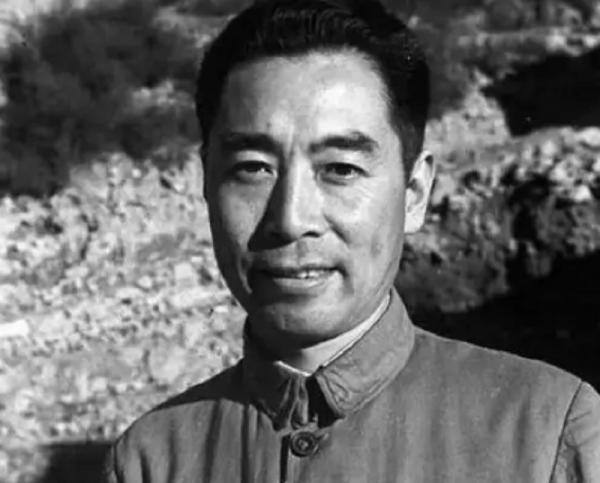 1925年,周總理的車深夜遭到機槍掃射,他大喊:我是周恩來 1925年,周總理的車深夜遭到機槍掃射,他大喊:我是周恩來