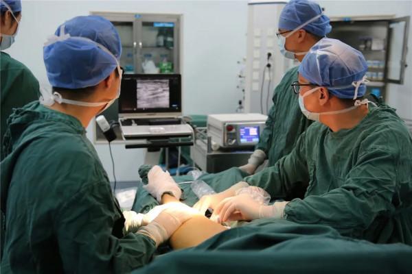 小腿佈滿“蚯蚓”，杭州一女士多年不敢穿裙子！這三類高發人群注意了