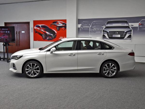 這B級車頂配不到17萬，車長4891mm，標配6AT，帶你看傳祺GA6