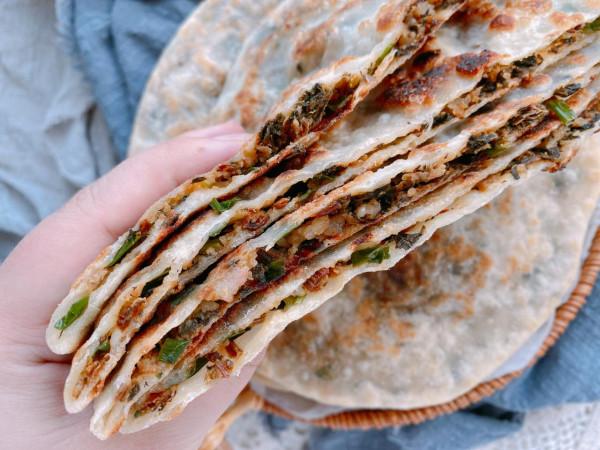 浙江美食梅乾菜餅，幾十年老配方，餡料鹹香，餅皮鬆軟涼了也不硬