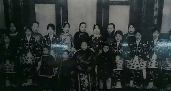 坑爹袁克定：攛掇父親稱帝，痴想當太子，晚年忠心老僕給他吃菜葉