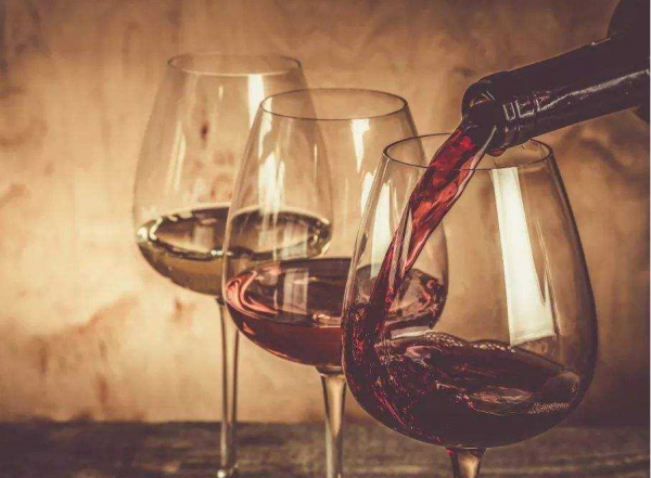 短文：情侶的酒