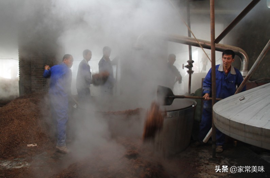 請客喝酒，四川人都用什麼酒呢？五糧液並非首選，當地人：喝不起