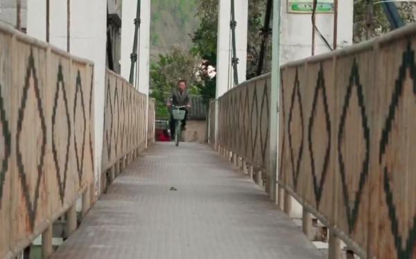 陝西秦嶺青木川,至今還保留著一個古老的習俗,被稱為“議話坪” 陝西秦嶺青木川,至今還保留著一個古老的習俗,被稱為“議話坪”