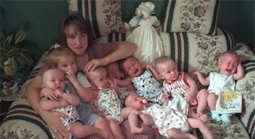 全球首例七胞胎,每天喝42瓶奶粉,換52塊尿布,23年後都過得怎樣 全球首例七胞胎,每天喝42瓶奶粉,換52塊尿布,23年後都過得怎樣
