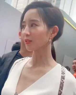 有魯豫就夠了，張鈞甯瘦的，都成排骨胸了