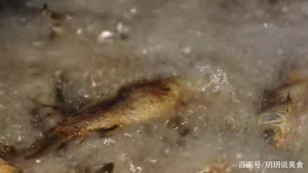 天津大叔賣非遺美食，15元一盒明星專程過來吃，食客一次買一鍋