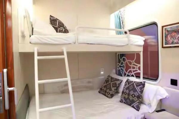 廣西首輛旅遊列車正式推出並應用