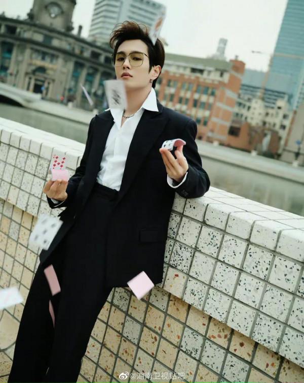 鳳凰網時尚之選：陳數、許佳琪、李若彤、尼坤、袁冰妍、INTO1