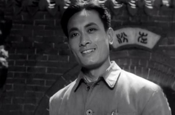 著名演員龐學勤：一代人的男神，一句承諾，照顧精神病妻子一生