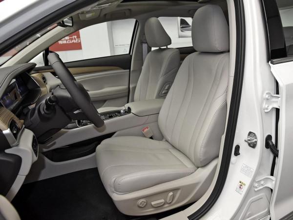 這B級車頂配不到17萬，車長4891mm，標配6AT，帶你看傳祺GA6