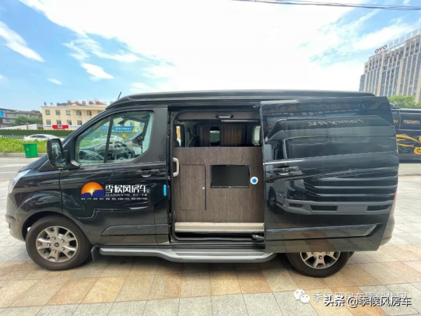 江鈴福特途睿歐升頂房車,不足5米卻能4人睡臥,還可進地庫 江鈴福特途睿歐升頂房車,不足5米卻能4人睡臥,還可進地庫