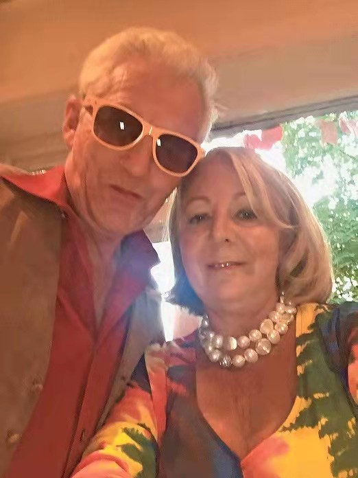 英國老太61歲才第一次結婚，88歲父親牽她走紅毯