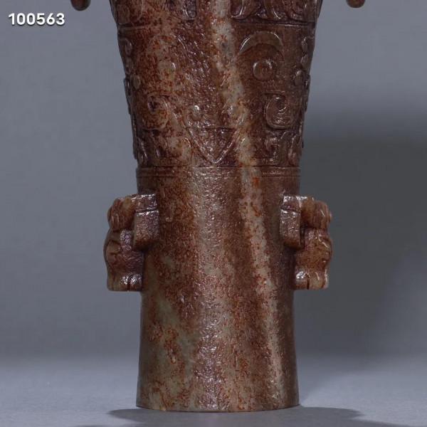 舊藏 高古玉獸面紋酒杯規格：高19.3cm口徑8.3cm重823g 高古精品，