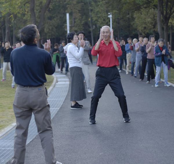 拍打腋窩、肘窩有什麼用？原來源自這裡