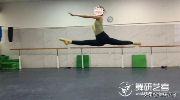 “現在,我是軟度技巧劇目全面成長的舞蹈生!” “現在,我是軟度技巧劇目全面成長的舞蹈生!”