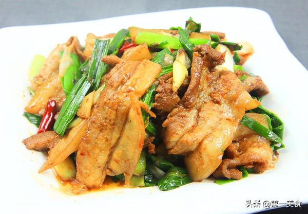 蒜苗回鍋肉家常版，廚師長簡單改良，香而不膩，比外面買的更好吃