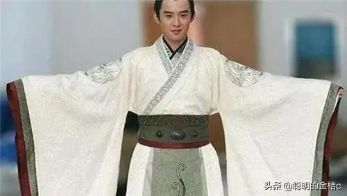 古人常把東西塞進袖子裡,為什麼掉不出來裡面的機關太多了 古人常把東西塞進袖子裡,為什麼掉不出來裡面的機關太多了