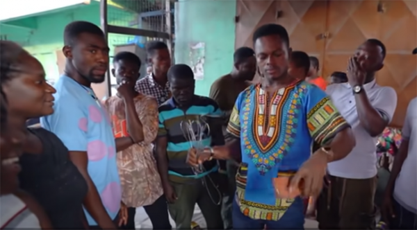 一件二手衣服漂洋過海的生存日記:你們丟棄的破舊衣物都去了哪裡? 一件二手衣服漂洋過海的生存日記:你們丟棄的破舊衣物都去了哪裡?