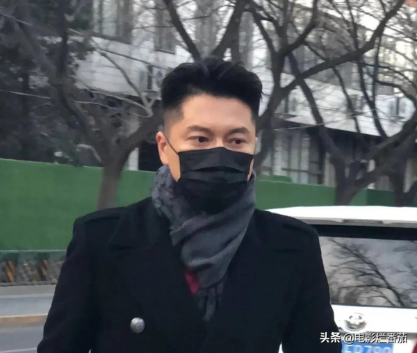 春晚五次聯排：趙麗穎緊身褲吸睛，沈騰眼神犀利，張小斐知性俏皮