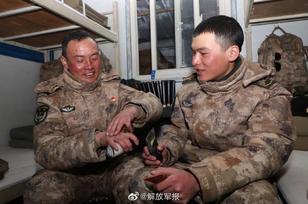 冬季來臨！看#駐守在雪域高原的子弟兵如何過冬#↓↓