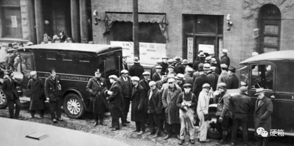 有一幫人,他們喜歡把湯普森衝鋒槍藏在琴盒裡 有一幫人,他們喜歡把湯普森衝鋒槍藏在琴盒裡