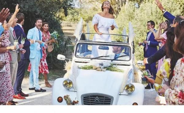 詹姆斯婚禮獨家:卡羅爾出借兒媳41年前禮裙,皮帕人群中為弟歡呼 詹姆斯婚禮獨家:卡羅爾出借兒媳41年前禮裙,皮帕人群中為弟歡呼