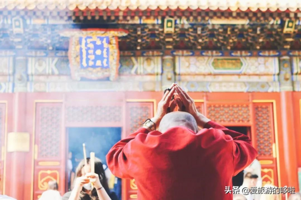 看展喝咖啡、賞壁畫、聽古樂…這座城市的寺廟也太厲害了吧