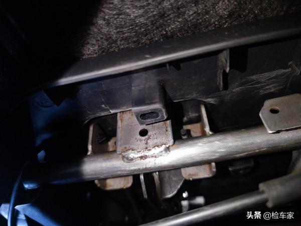 暴雨季,這輛29萬的英菲尼迪告訴你,什麼是教科書式的泡水車? 暴雨季,這輛29萬的英菲尼迪告訴你,什麼是教科書式的泡水車?