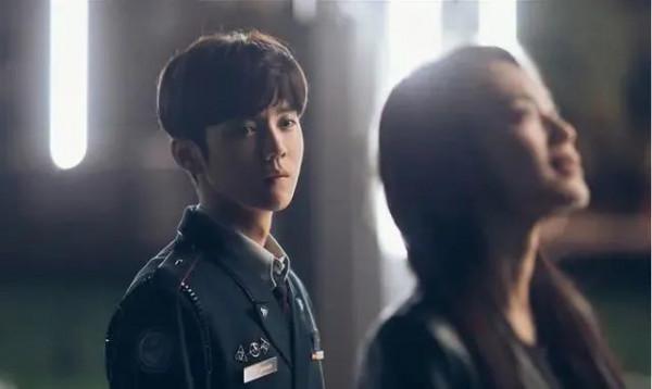 油頭粉面就不要演軍人了!這6位演員告訴你,什麼才叫英姿颯爽 油頭粉面就不要演軍人了!這6位演員告訴你,什麼才叫英姿颯爽