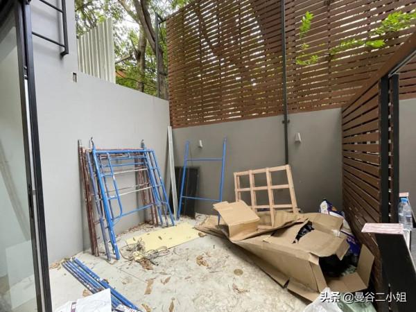 四川妹子在泰國的新家，一棟4層樓聯排別墅，裝修花了320萬泰銖