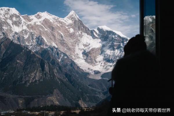 探訪冰川、峽谷徒步，睡在松贊新店，開啟一場自然大冒險