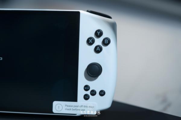 一臺AMD處理器的AYANEO遊戲掌機對我來說都能做什麼 一臺AMD處理器的AYANEO遊戲掌機對我來說都能做什麼