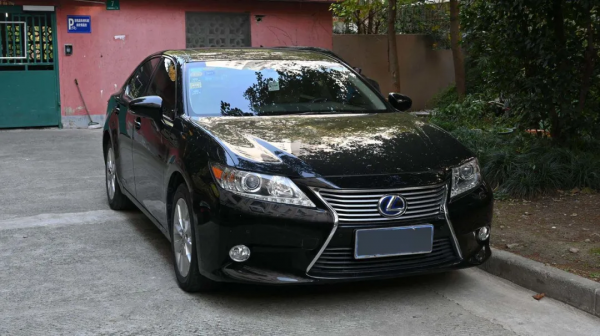 細數二手雷克薩斯ES300h的特點，什麼樣的人適合當車主？