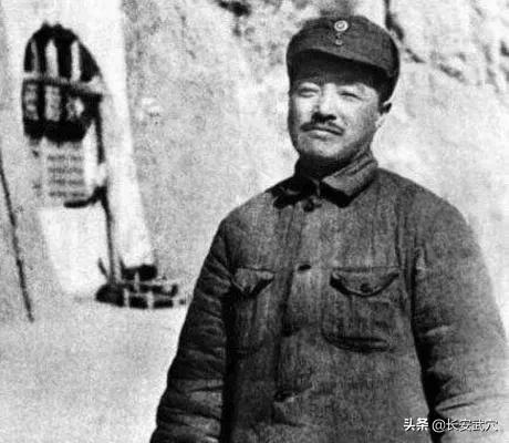 日本人邀請賀龍去東京，賀龍說：東京太小，裝不下我賀龍