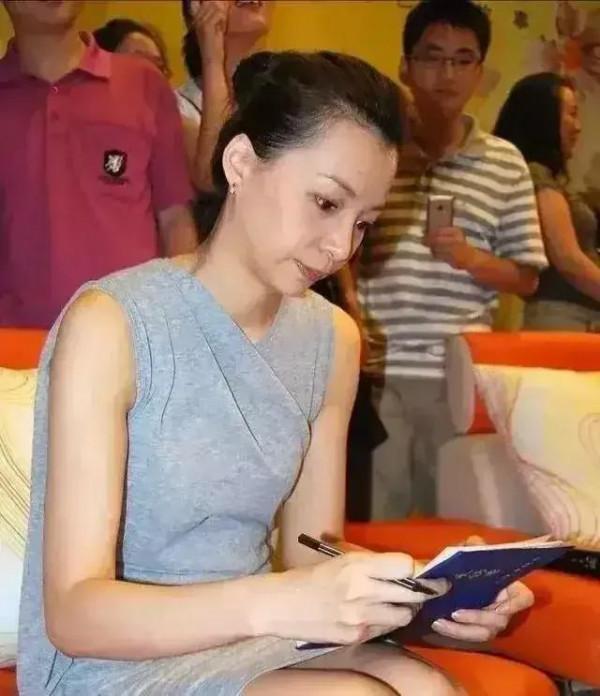 素顏才女董卿，才華橫溢