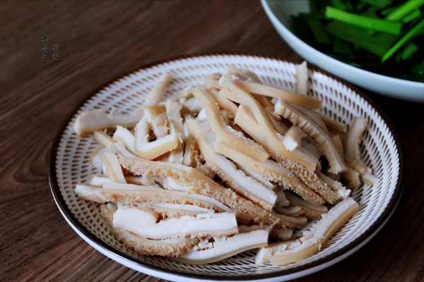 快過年了，教你4道解膩冷盤，年夜飯端上桌，吃著比大魚大肉還香