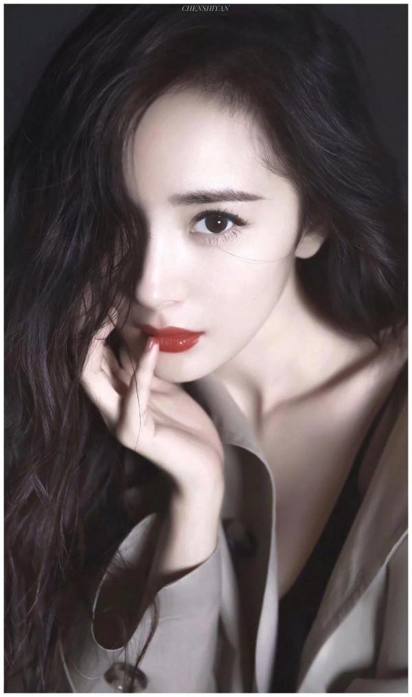 楊冪,穿什麼衣服都亮眼 楊冪,穿什麼衣服都亮眼