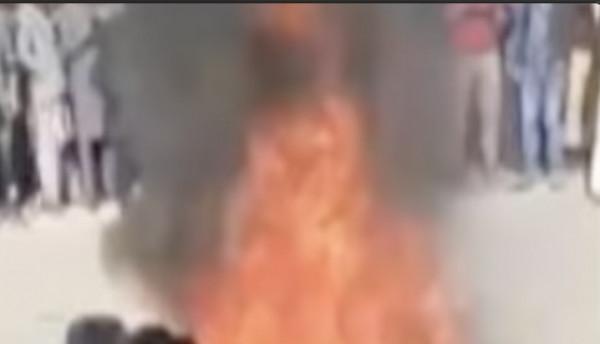 被人懷疑“褻瀆先知”，外國男子被上百人殘忍毆打後活活燒死