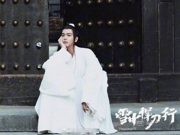 年底28部待播劇，王一博龔俊新舊流量大PK，楊冪趙麗穎打擂臺