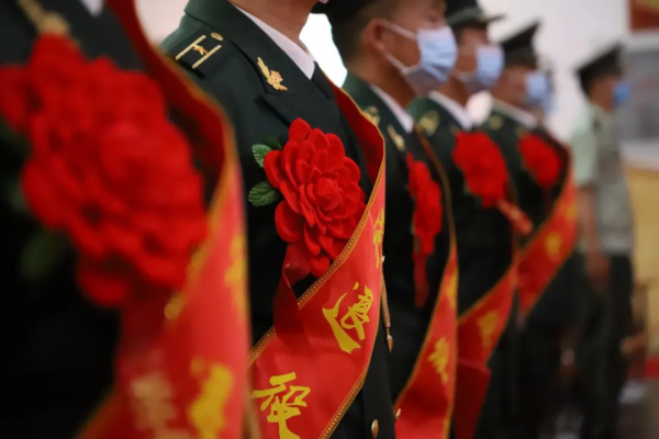 武警警官退役儀式，紀念品亮了